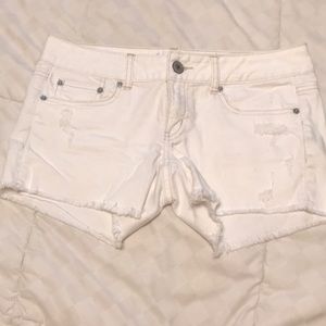 🖤 American Eagle white shorts size 6